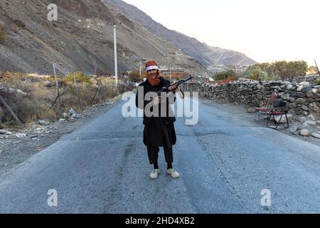 Panjshir Situation nach Ermächtigung Taliban und brechen den Widerstand Soldat. Ahmad Masoud will ihren Vaterweg fortsetzen, aber`s ist nicht erfolgreich. Stockfoto